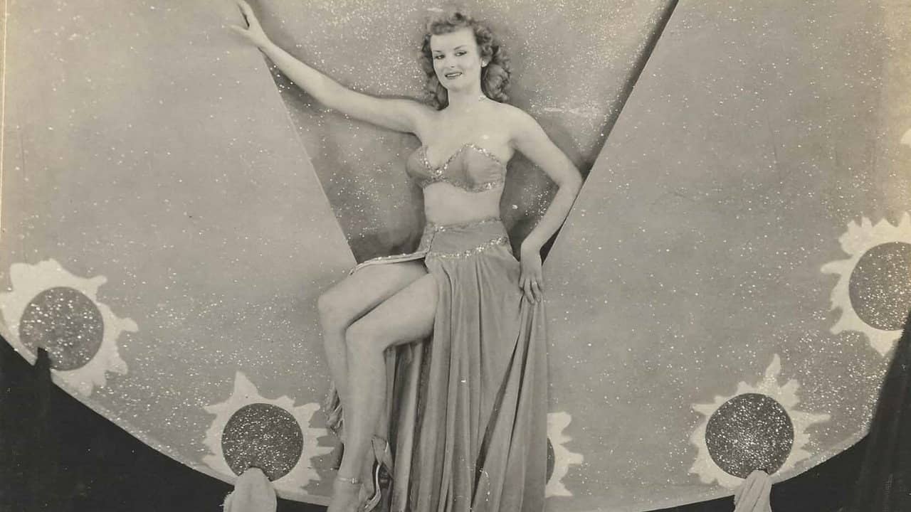 Hollywood Burlesque backdrop