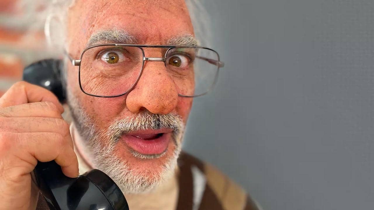 Réal Béland : Monsieur Latreille backdrop