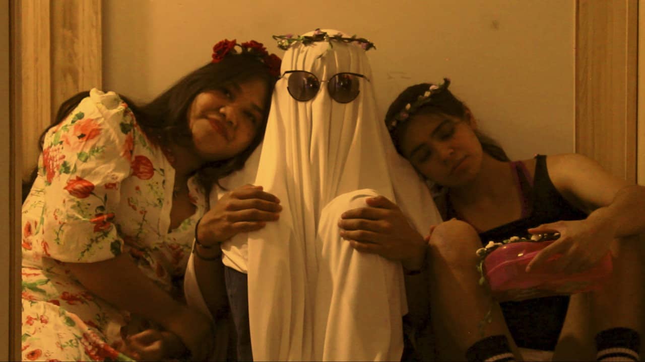 Rosas y Fantasmas backdrop