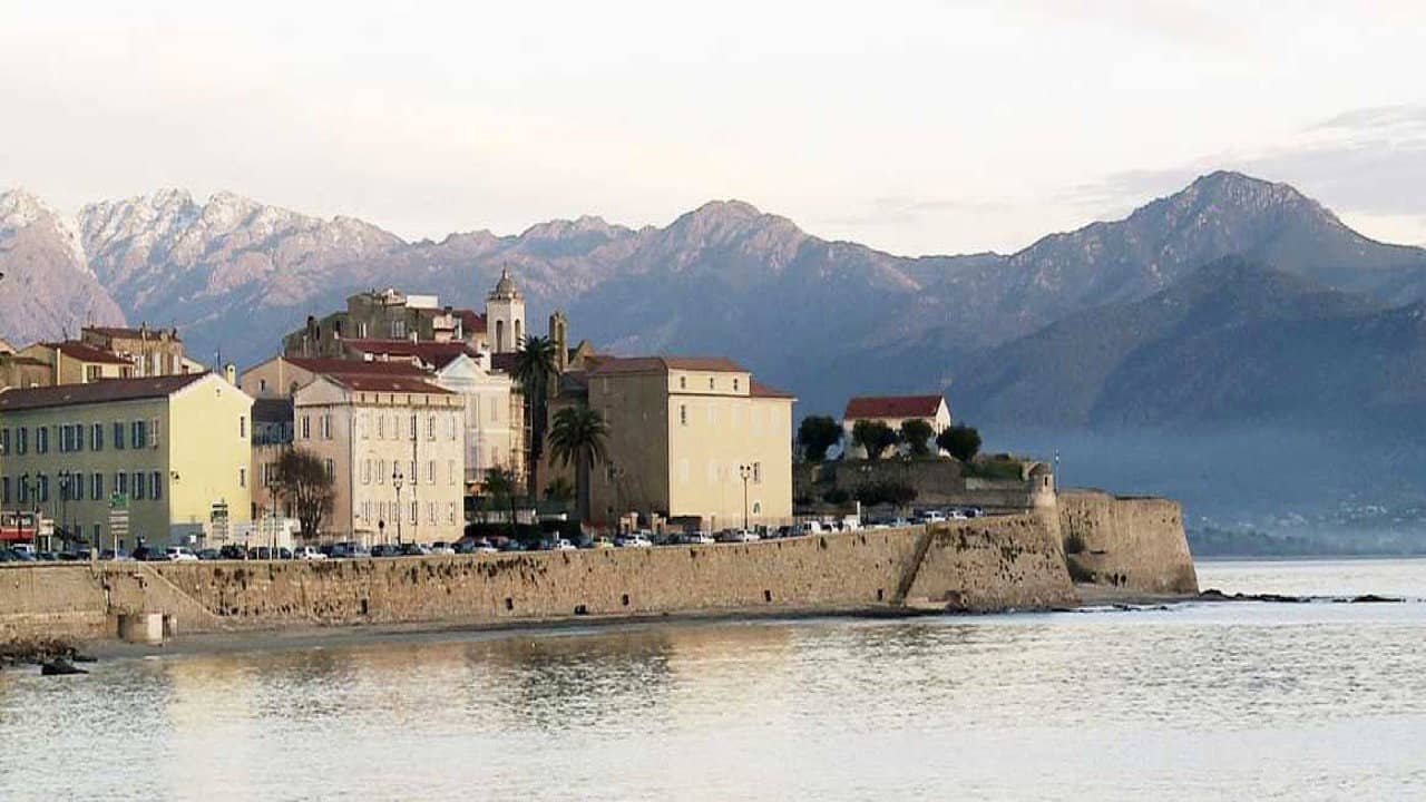 Corsica Story  Une Histoire de La Violence backdrop