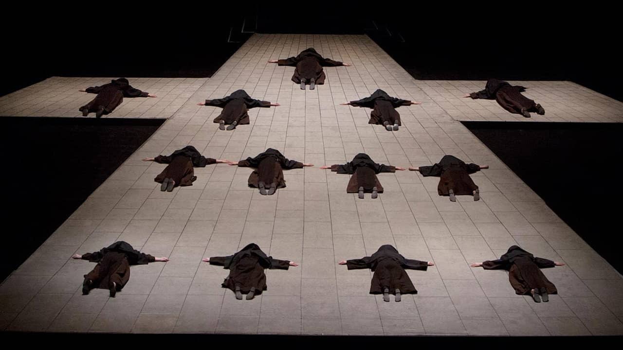 Poulenc: Dialogues des Carmélites backdrop