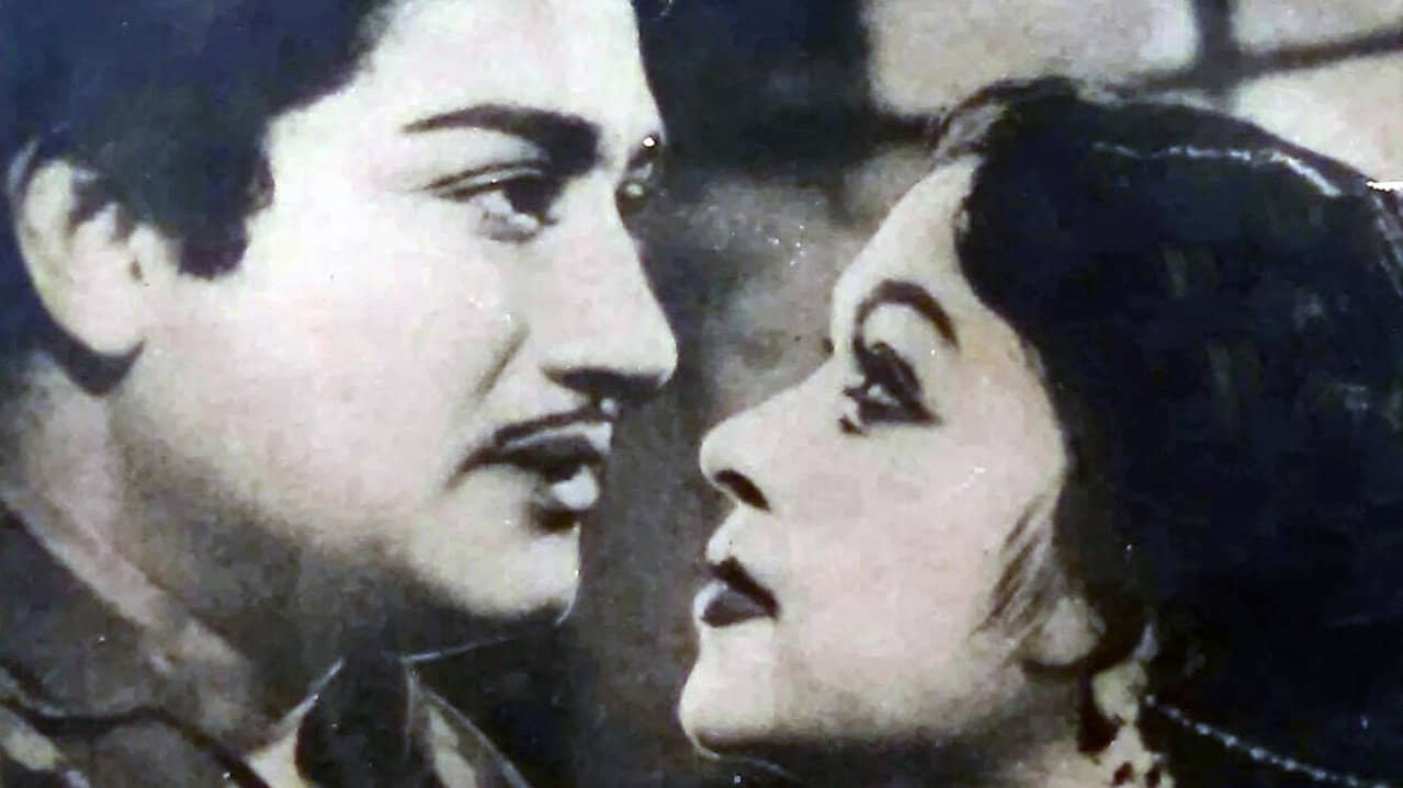 Iruvar Ullam backdrop