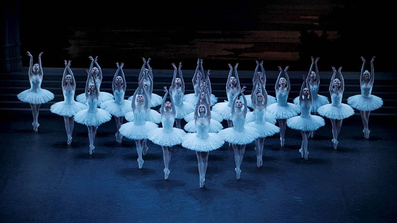 Le Lac des Cygnes [Opéra National de Paris] backdrop