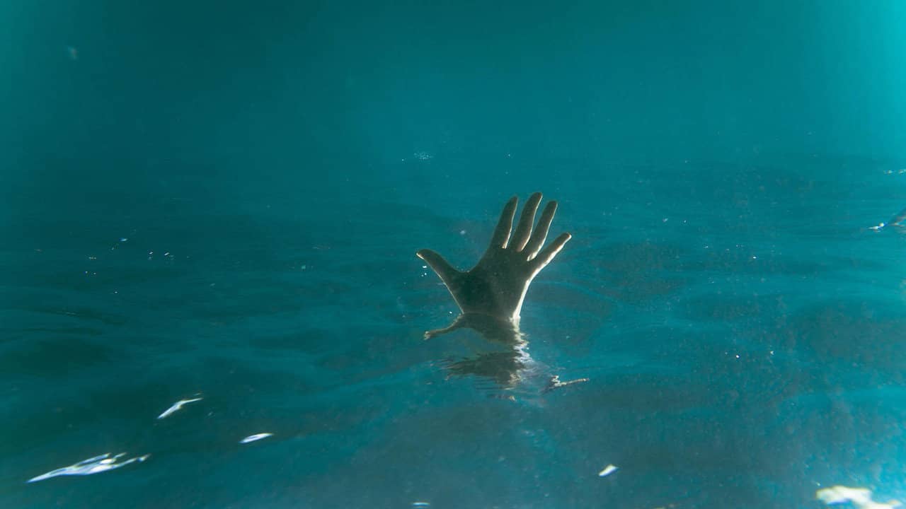 iamamiwhoami: Concert in Blue backdrop