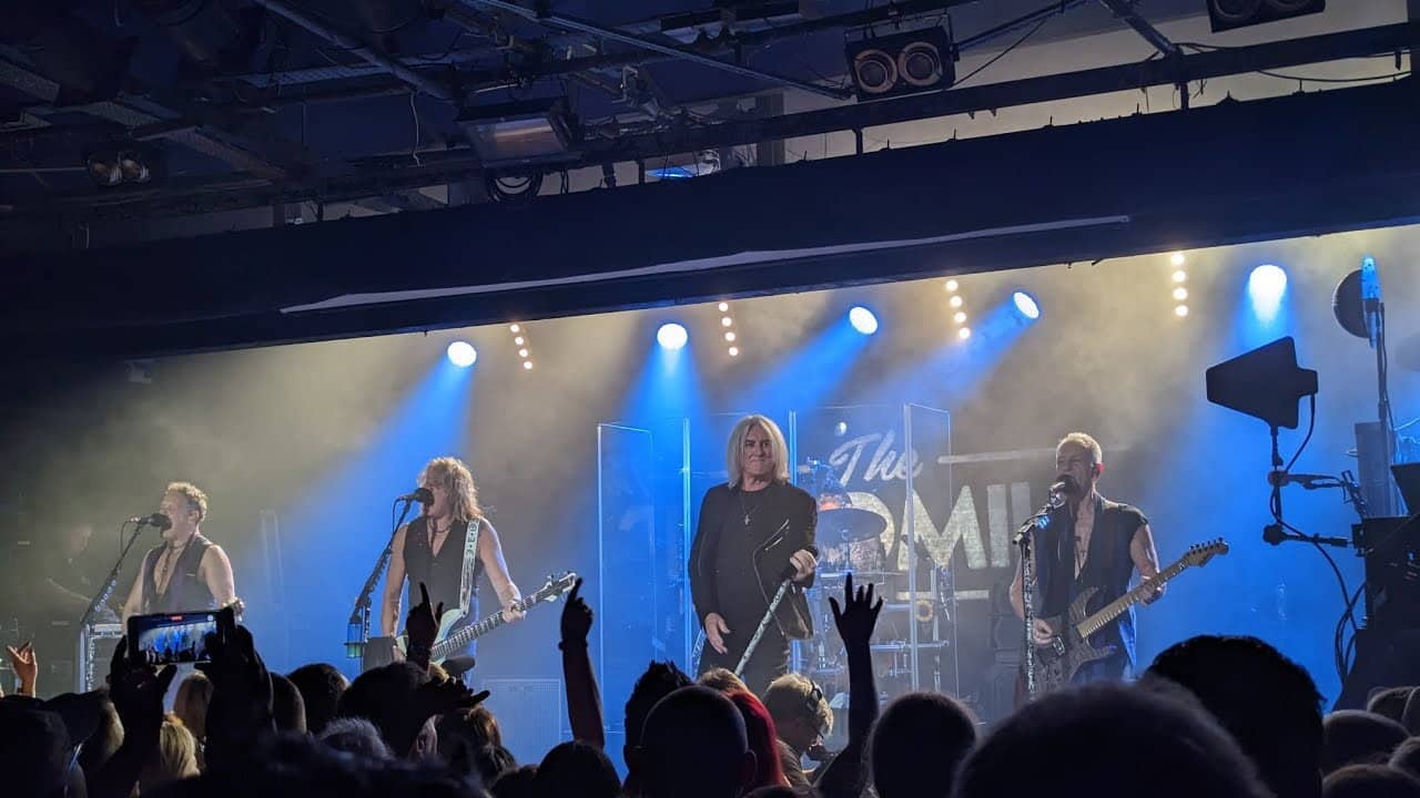 Def Leppard - Live at The Leadmill backdrop