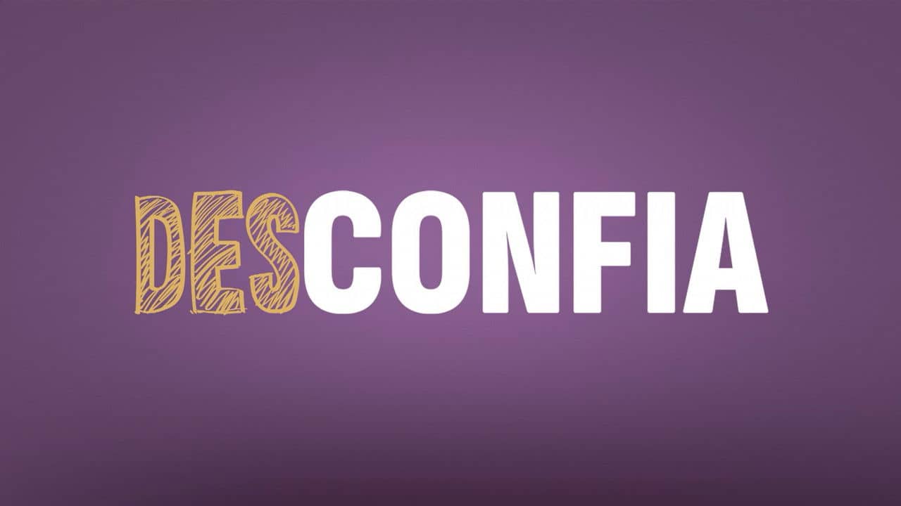 Desconfia backdrop