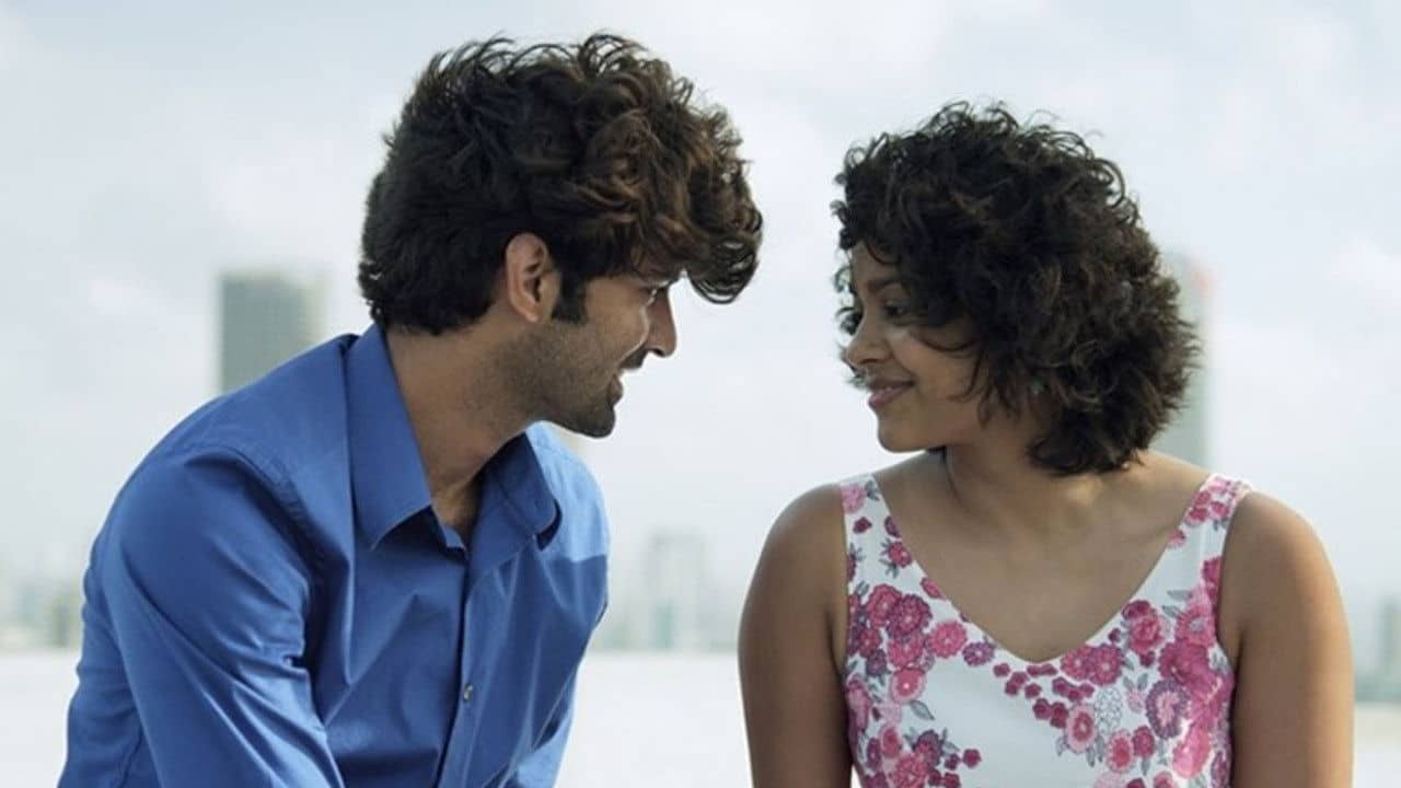 Tu Hai Mera Sunday backdrop