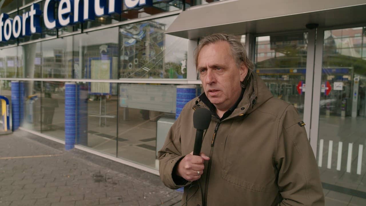 Van Roosmalen op reportage backdrop
