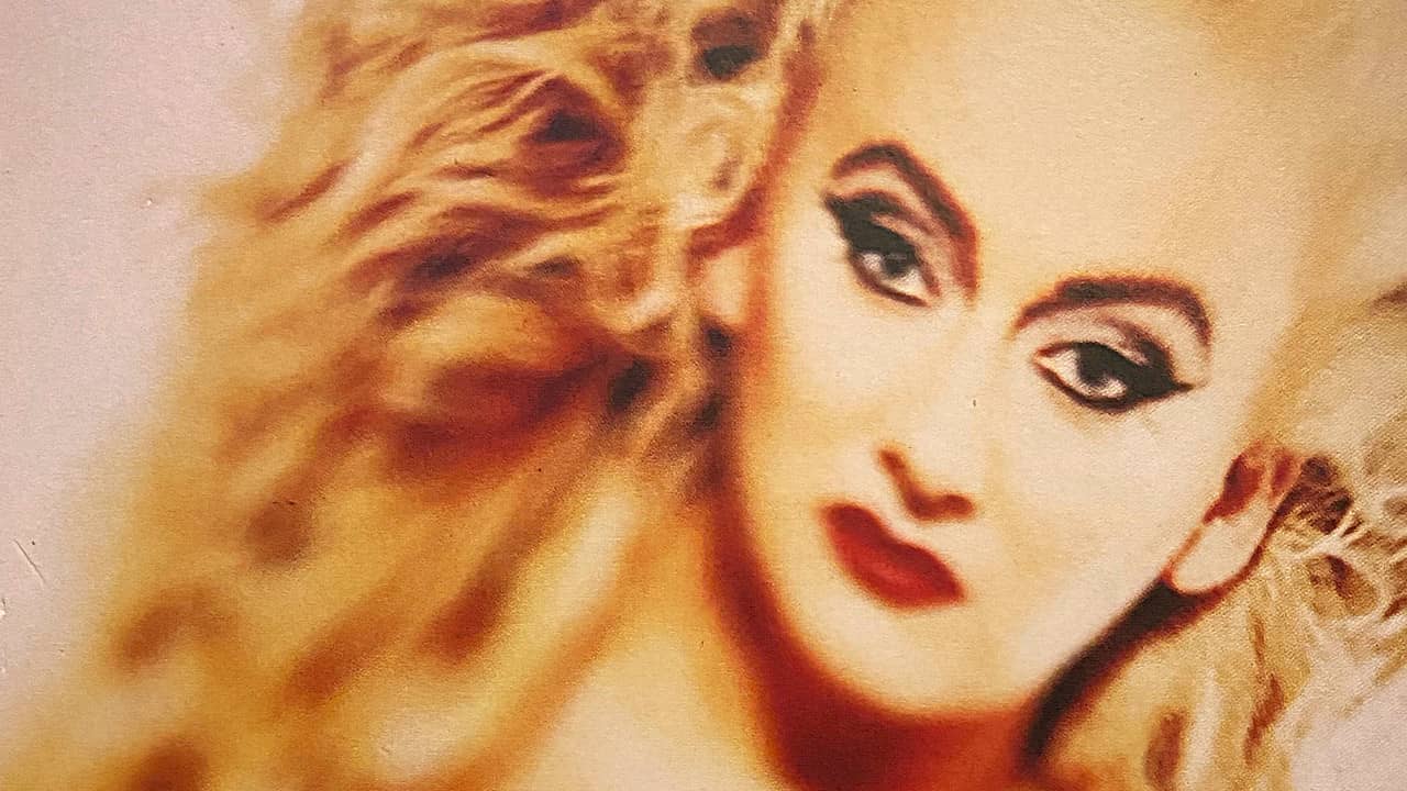 Karin Bloemen: La on Tour backdrop