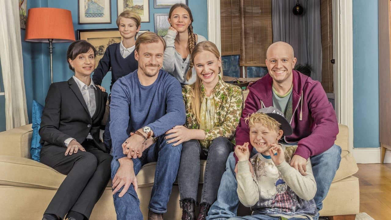 Bonus Family backdrop