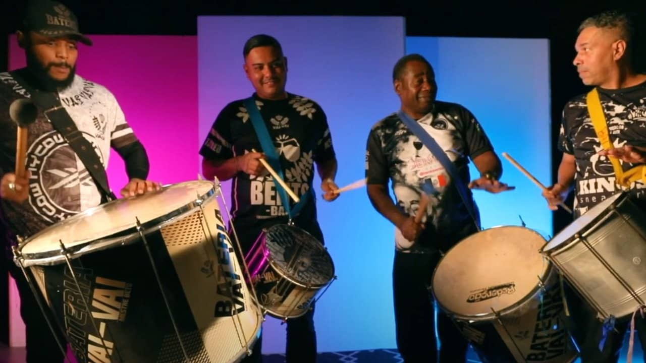 Vibrações backdrop
