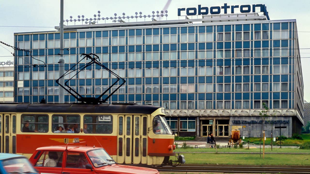 Robotron - High Tech made in GDR backdrop