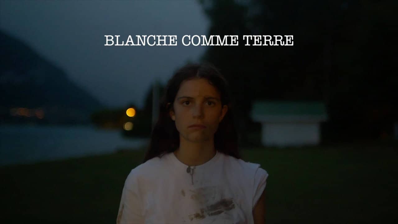Blanche comme terre backdrop