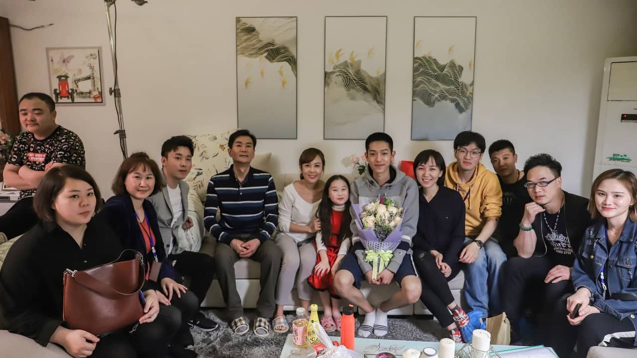 十九岁，一切会更好 backdrop
