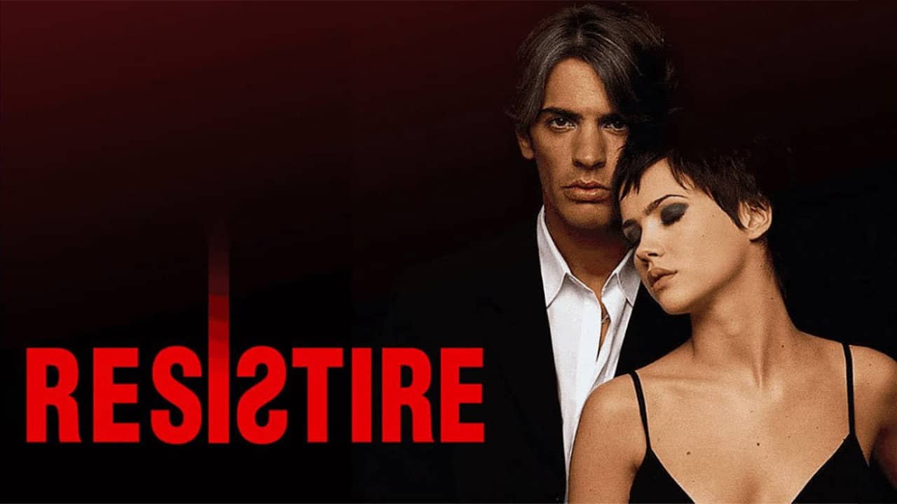 Resistiré backdrop