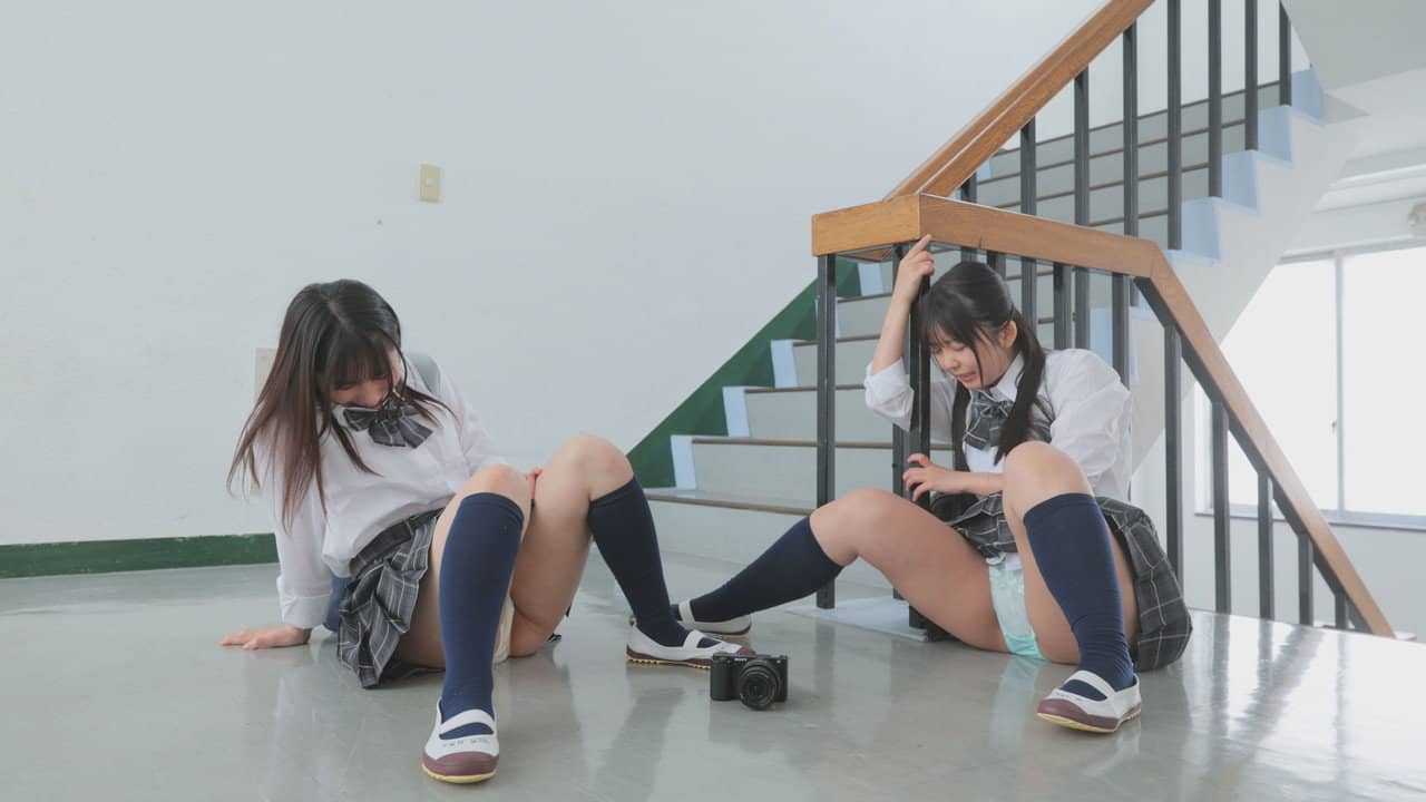 Kurasu de ichiban bijin na madonna no panchira ga torechatta!? Pantsu shashin o okazu ni manzuri shite itara barechatta kedo sougo onanii de suki ga afurete kounai rezu ni hatten shita backdrop