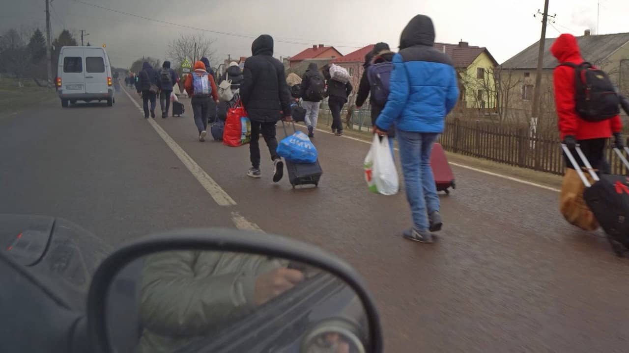 Zerrissenes Land - Integration Im Kreuzfeuer Der Gesellschaft backdrop