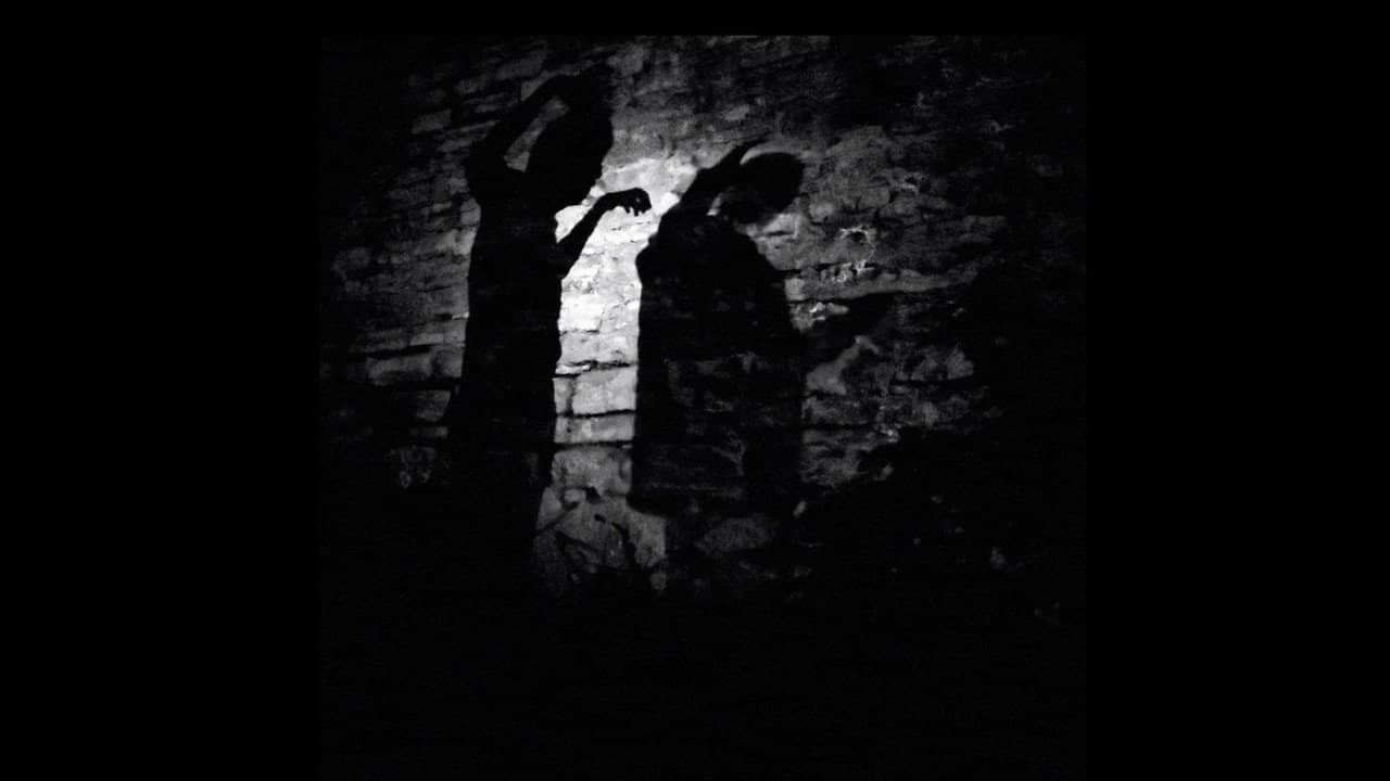 HÖHLE backdrop
