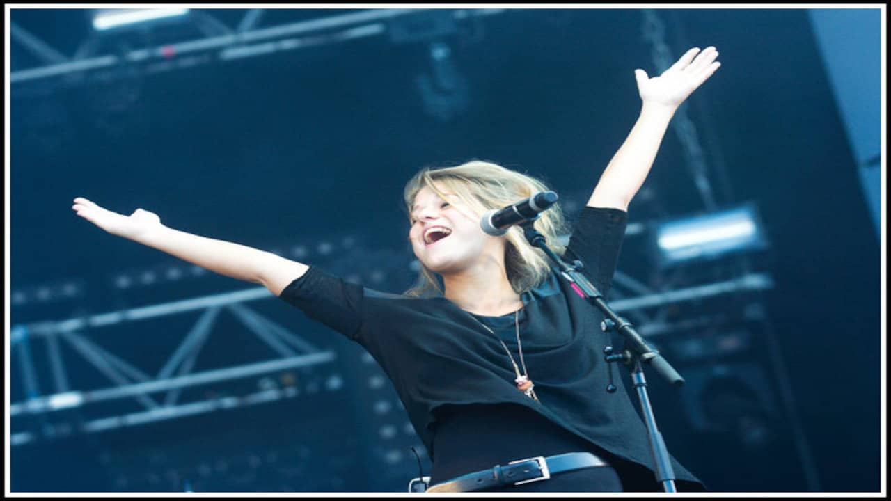 Selah Sue - Concert aux Vieilles Charrues backdrop