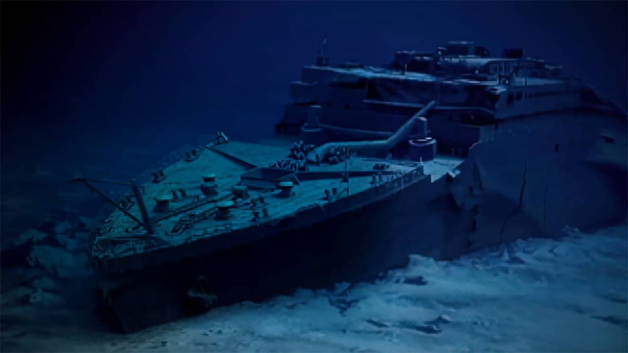 Titanic's Final Moments: Missing Pieces backdrop
