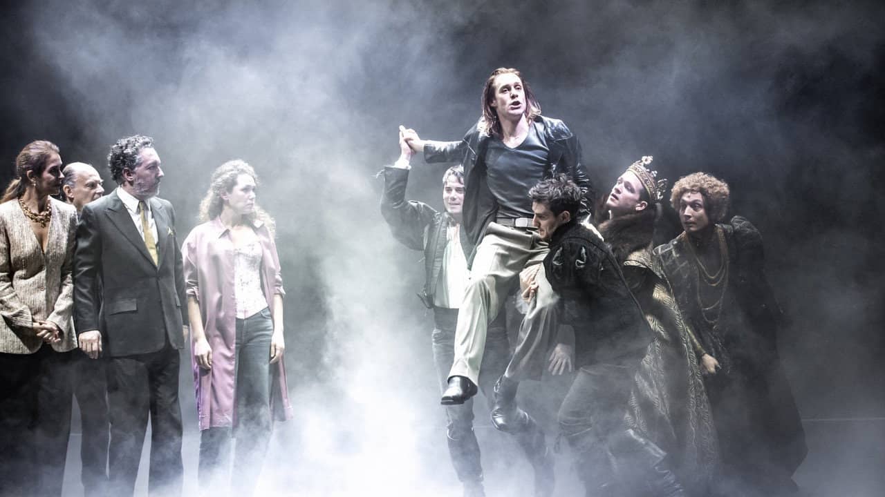Hamlet (Comédie-Française) backdrop