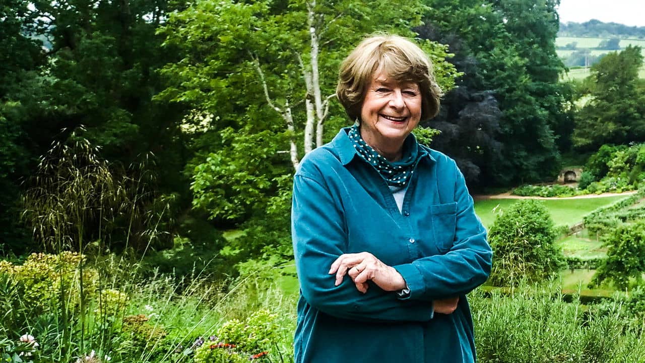 The Cotswolds With Pam Ayres backdrop