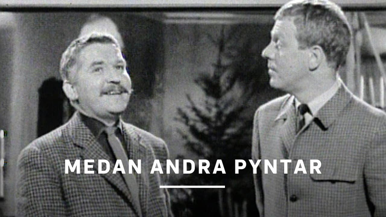 Medan andra pyntar backdrop