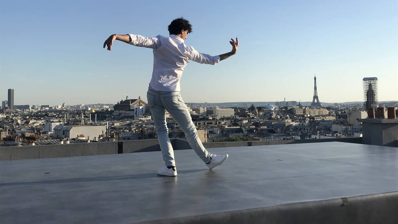 Pablo–Paris–Satie backdrop