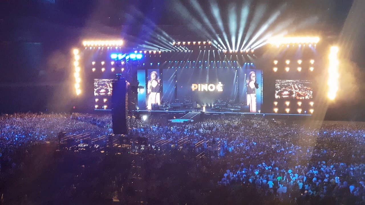 Pino è backdrop