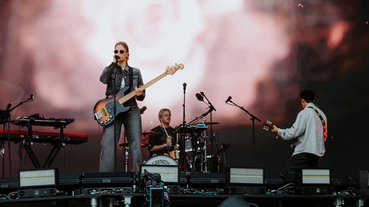 London Grammar - Rock en Seine 2025 backdrop