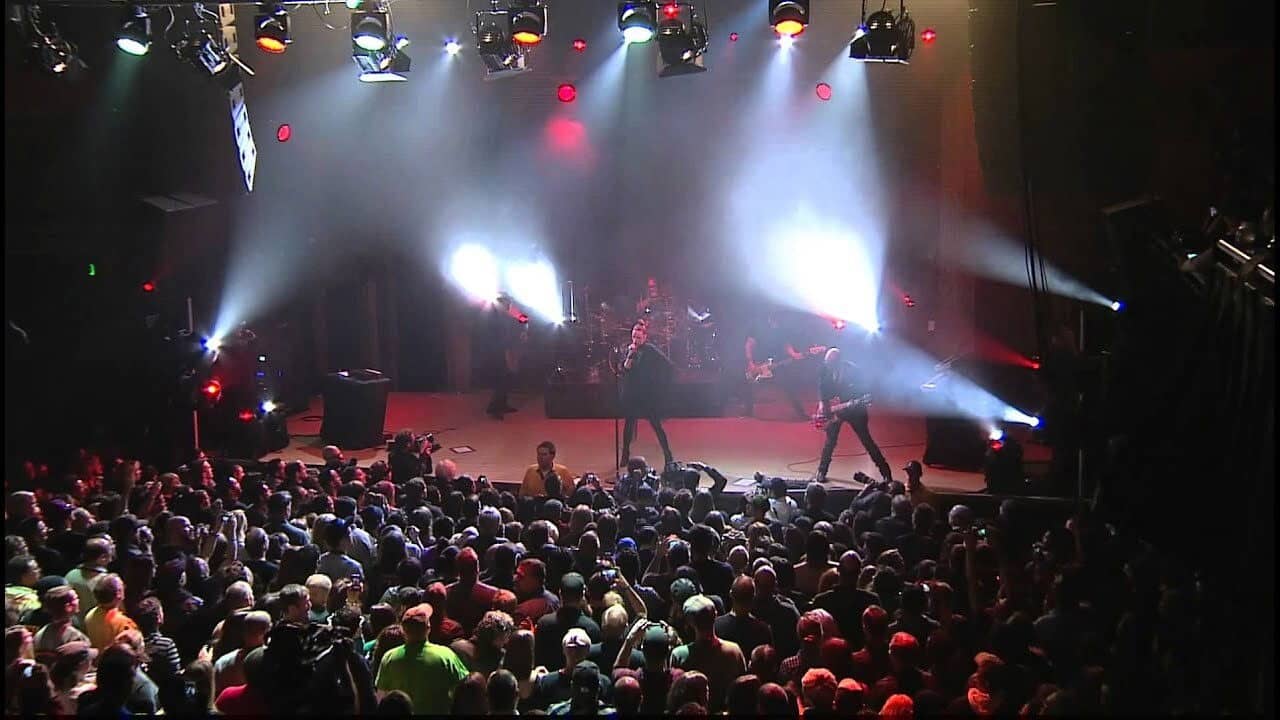 Garbage - One Mile High... Live backdrop