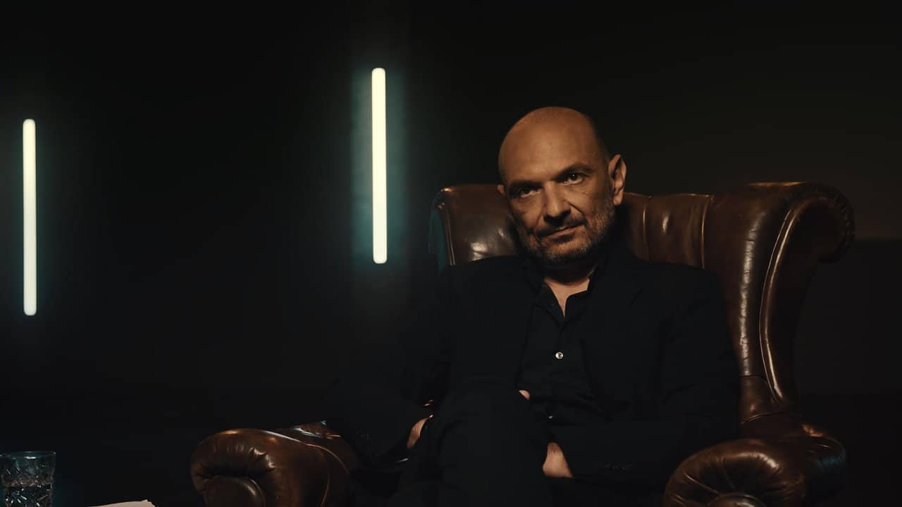 Dieu peut se défendre tout seul backdrop