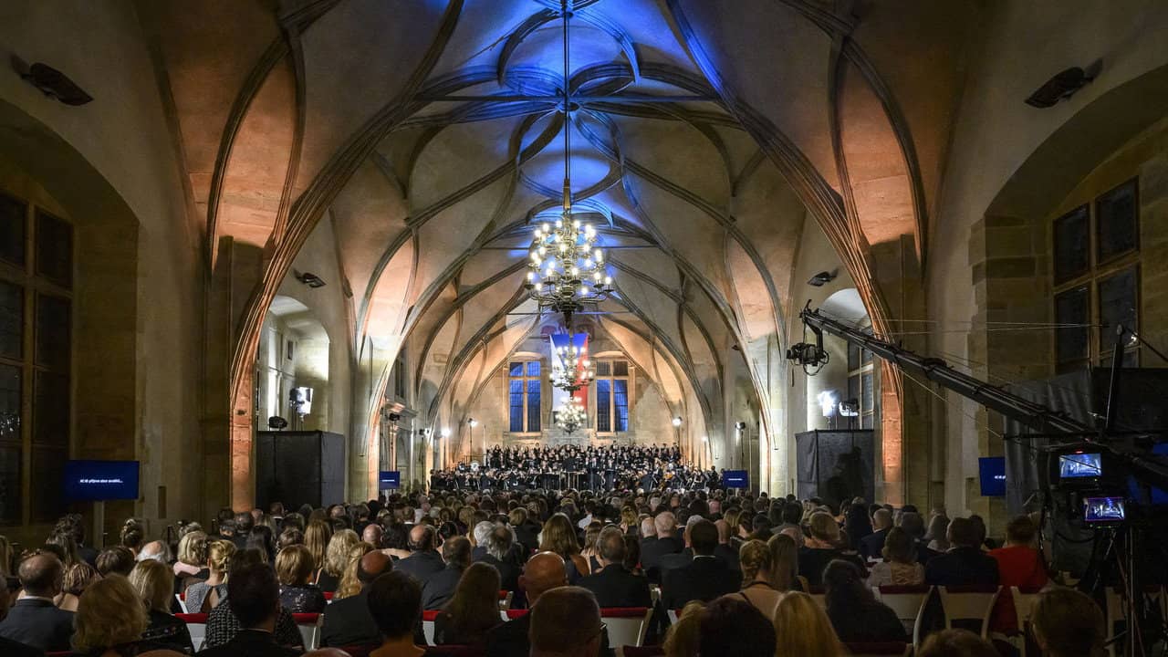 Benjamin Britten: Válečné rekviem backdrop