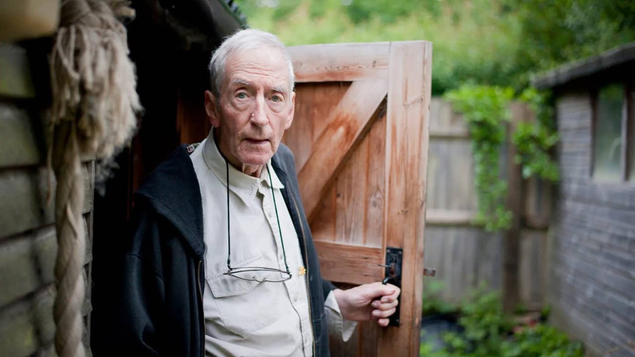 Raymond Briggs: Snowmen, Bogeymen and Milkmen backdrop