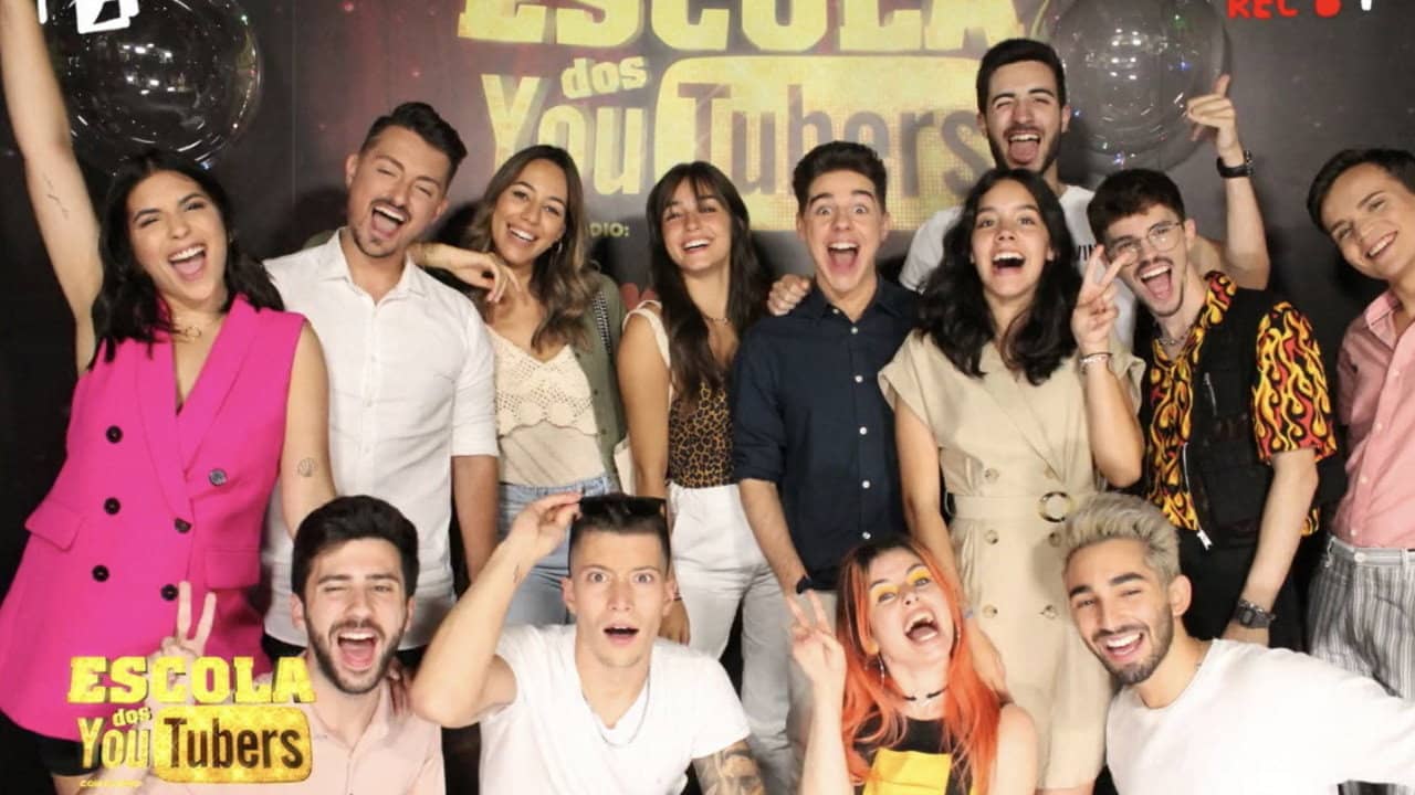 Escola dos Youtubers backdrop