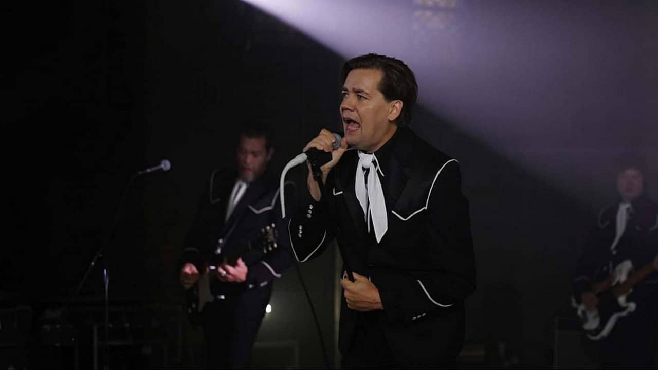 The Hives en concert privé à la Chapelle du Village Reille à Paris backdrop