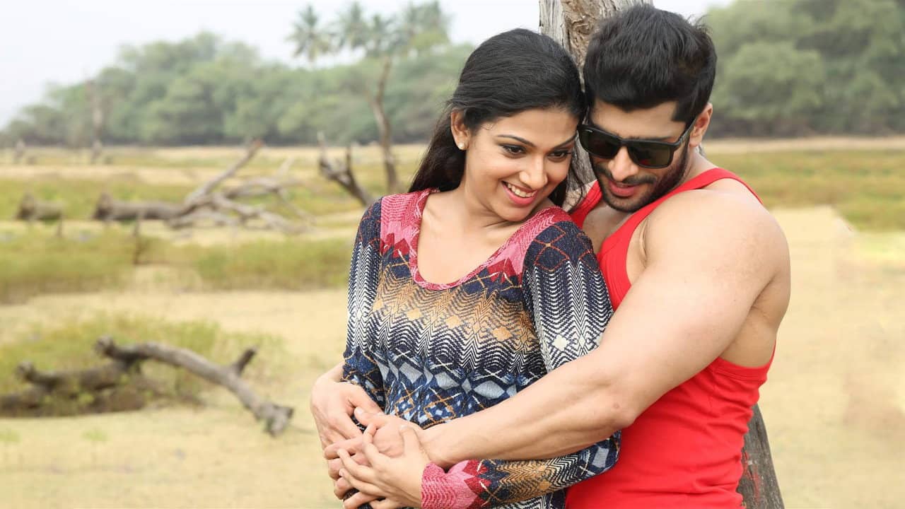 Rajavin Paarvai Raniyin Pakkam backdrop