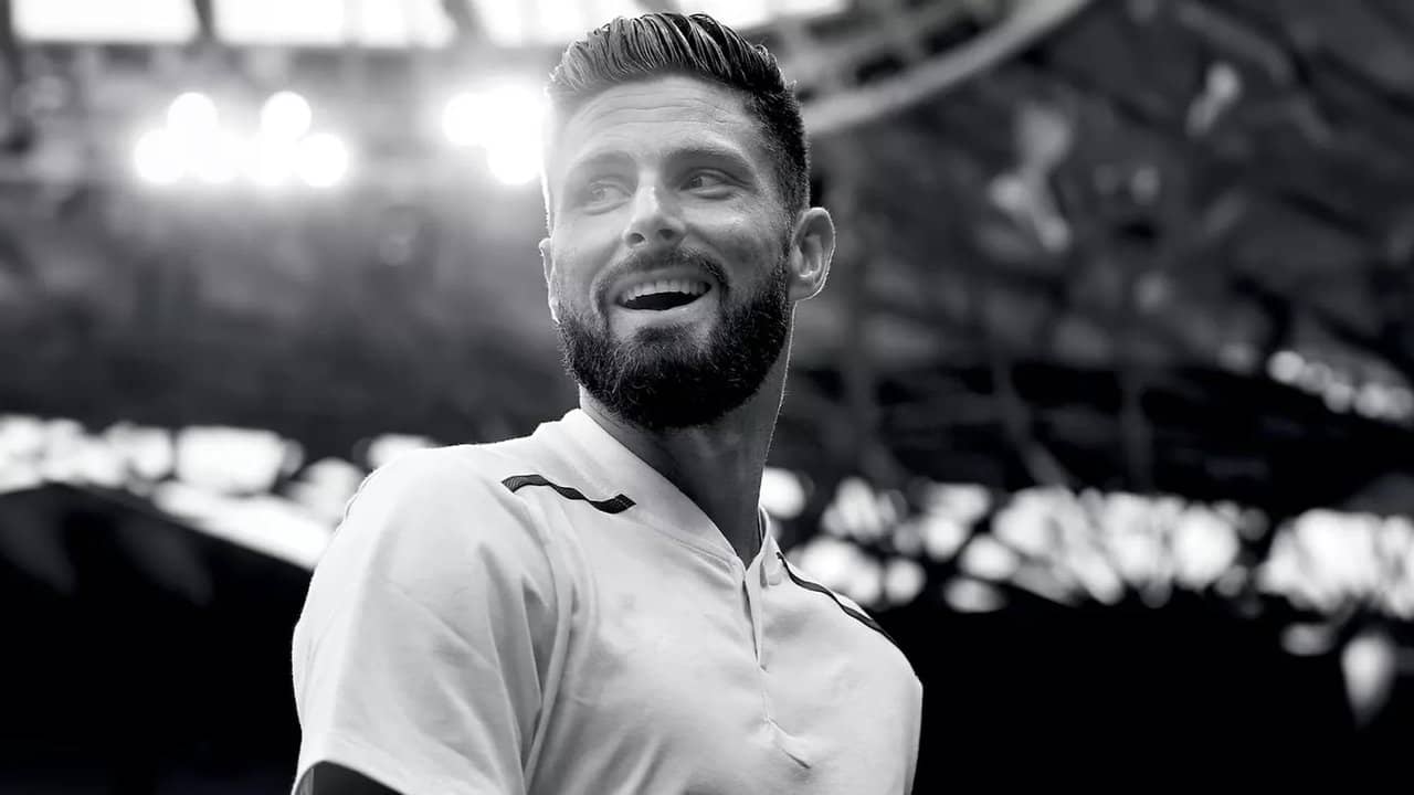 Giroud backdrop