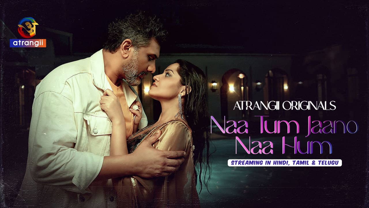 Naa Tum Jaano Naa Hum backdrop