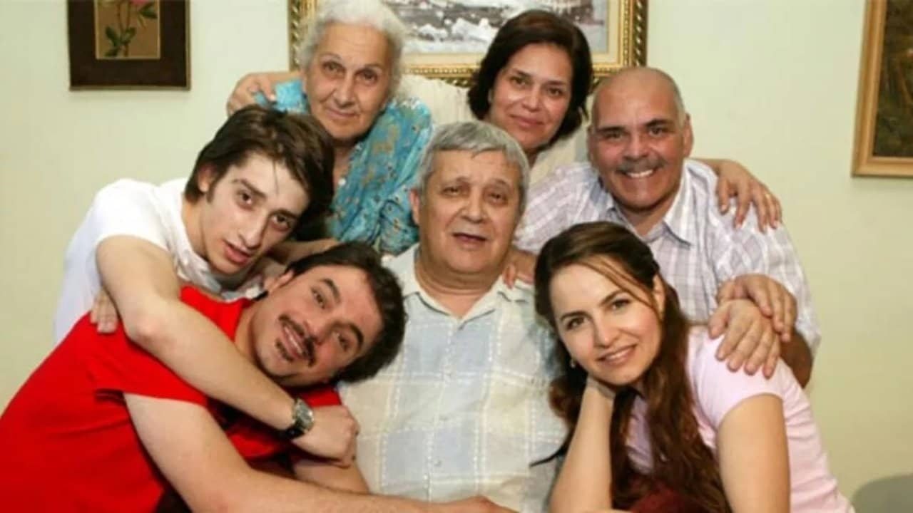 Geniş Aile backdrop