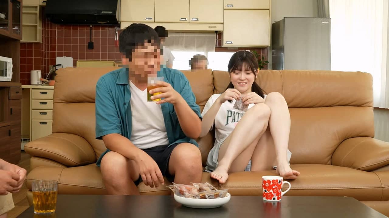帰省中に居間でも風呂でもず～っと乳首をいじられ続け我慢できずに中出ししてしまった backdrop