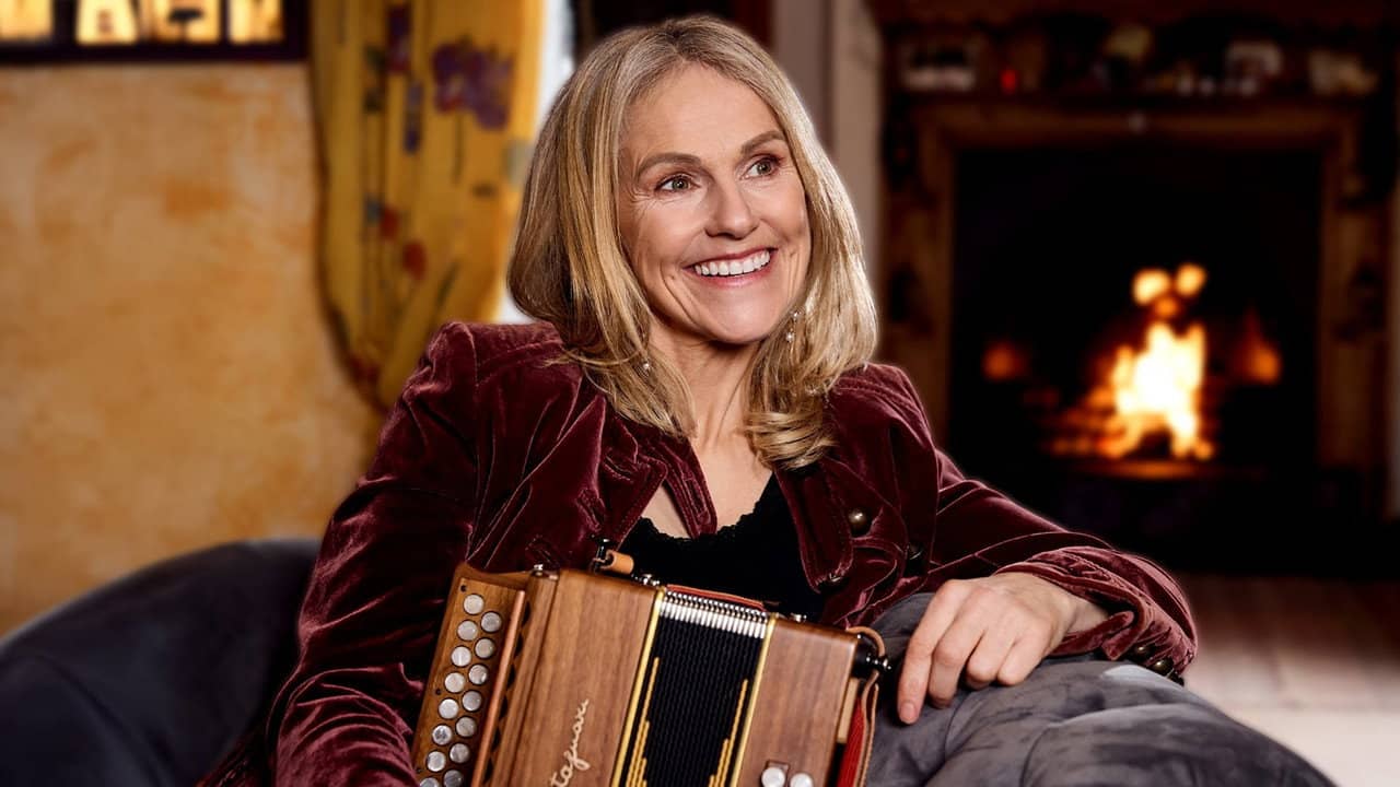 Tradfluencer - The Sharon Shannon Story backdrop