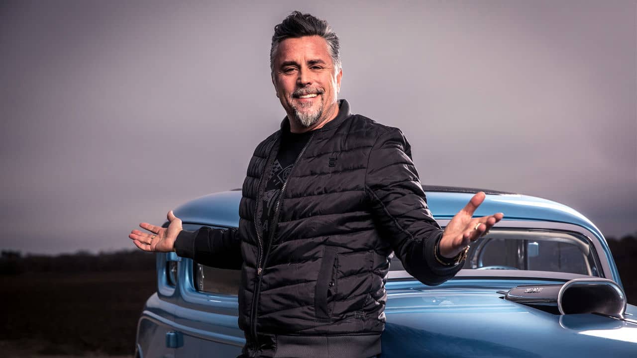 Fast N' Loud backdrop