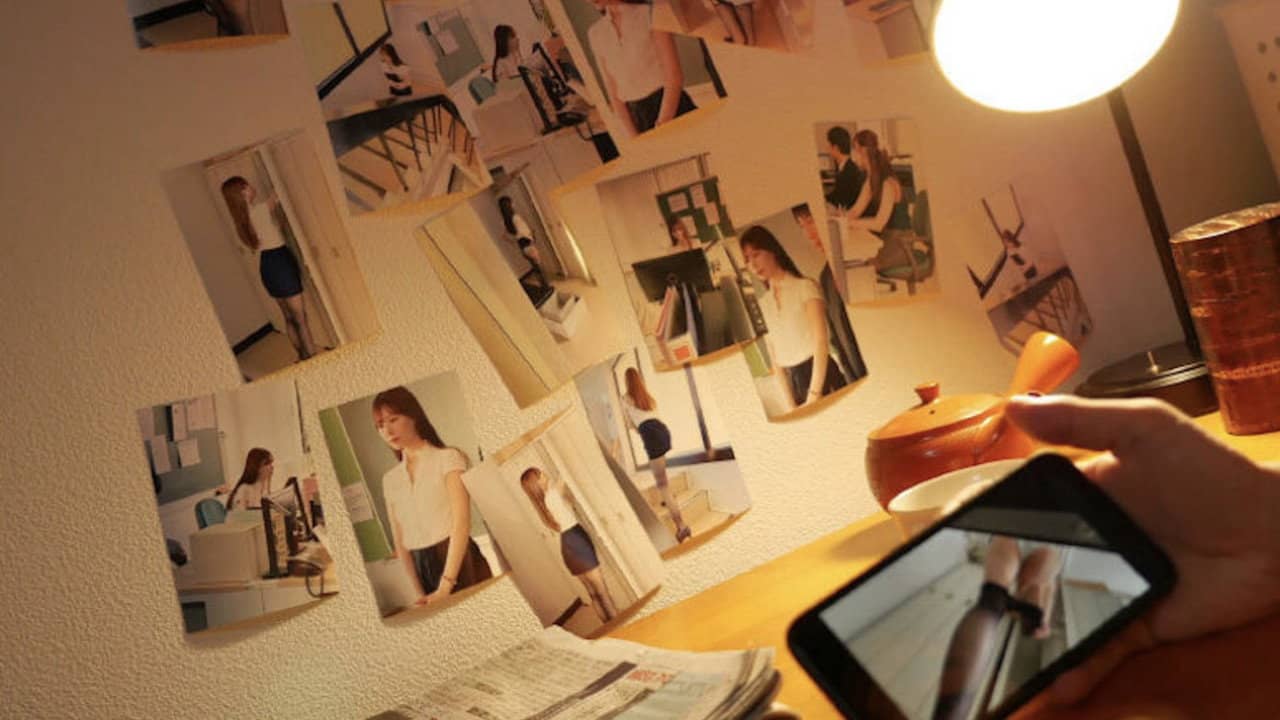 パンストマニアの標的になった美白美脚女教師 白肌の美脚ももと美尻!狂気的ストーカーの粘着孕ませ性交!! 明里つむぎ 生写真3枚付き backdrop