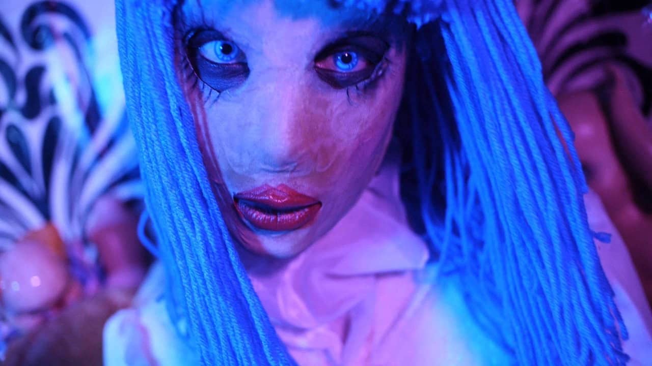 Dolly Deadly backdrop