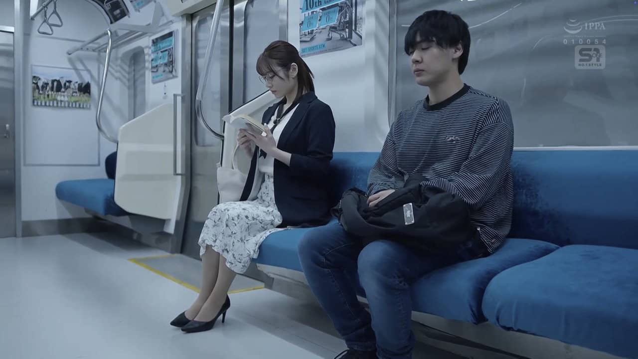 普段は物静かな文系の美女におち●ぽ調教されちゃう backdrop