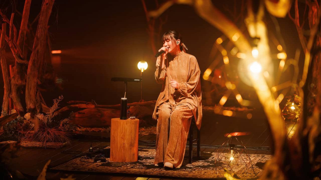 Lilas Ikuta: MTV Unplugged backdrop