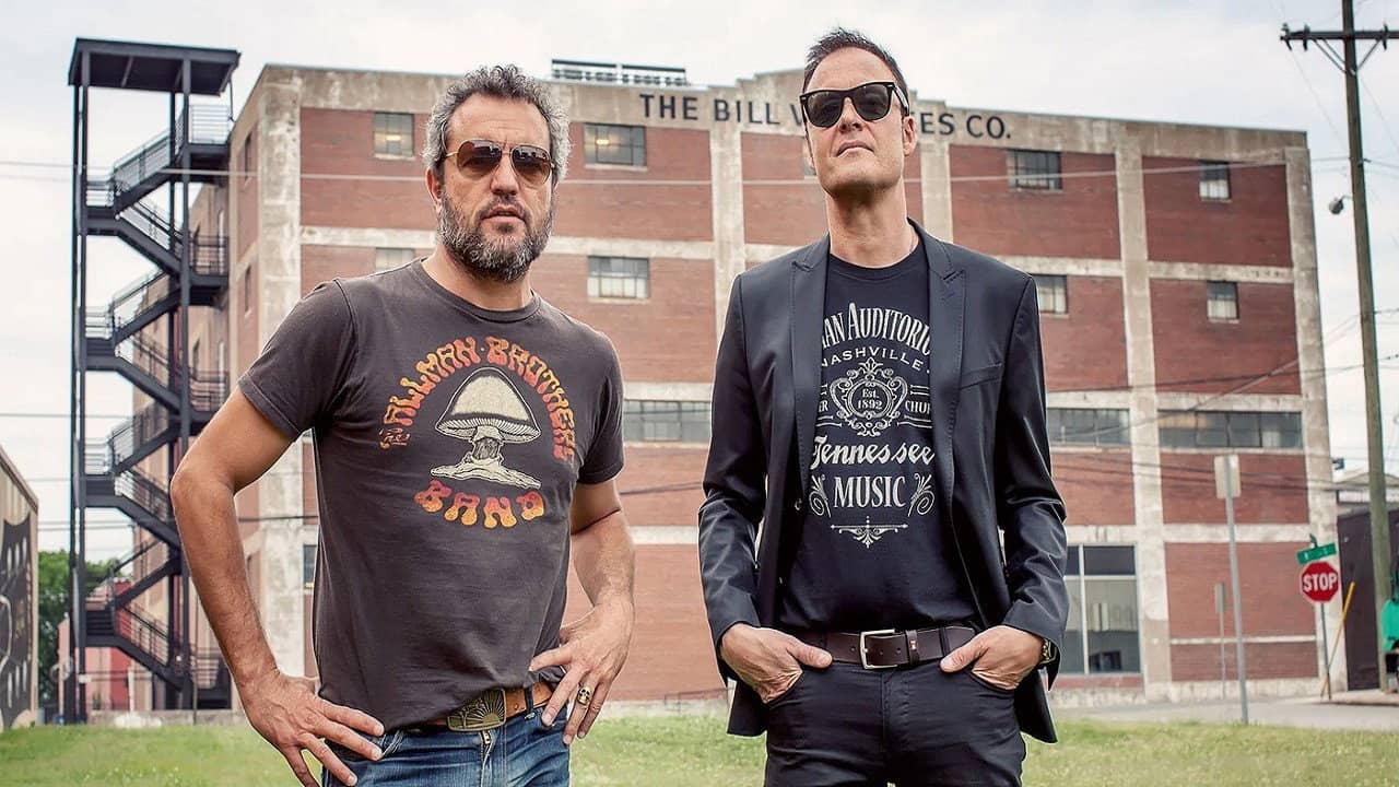 M Clan - En petit comité backdrop