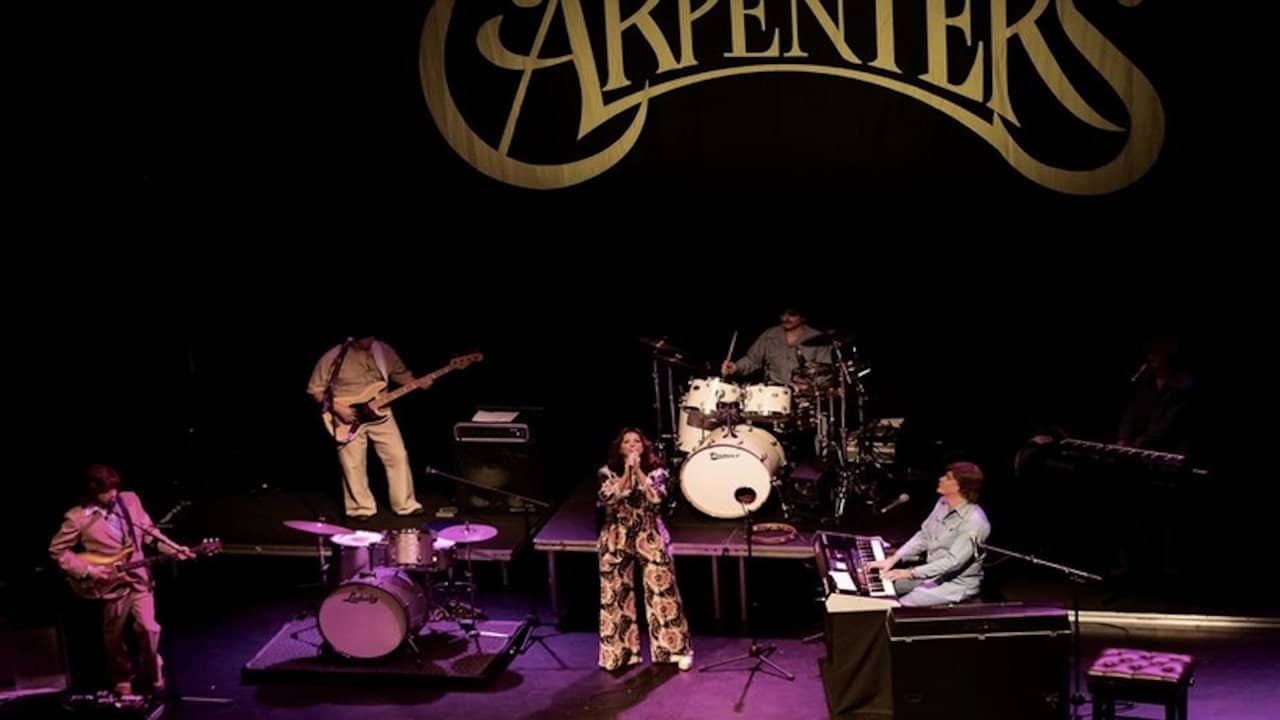 Carpenters: Yesterday Once More backdrop