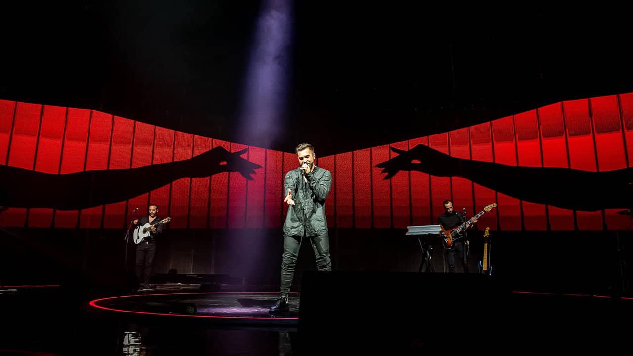Kendji Girac au Dôme de Paris backdrop